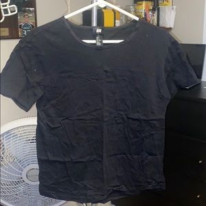 Black men’s H&M TShirt. Satin collar Size S